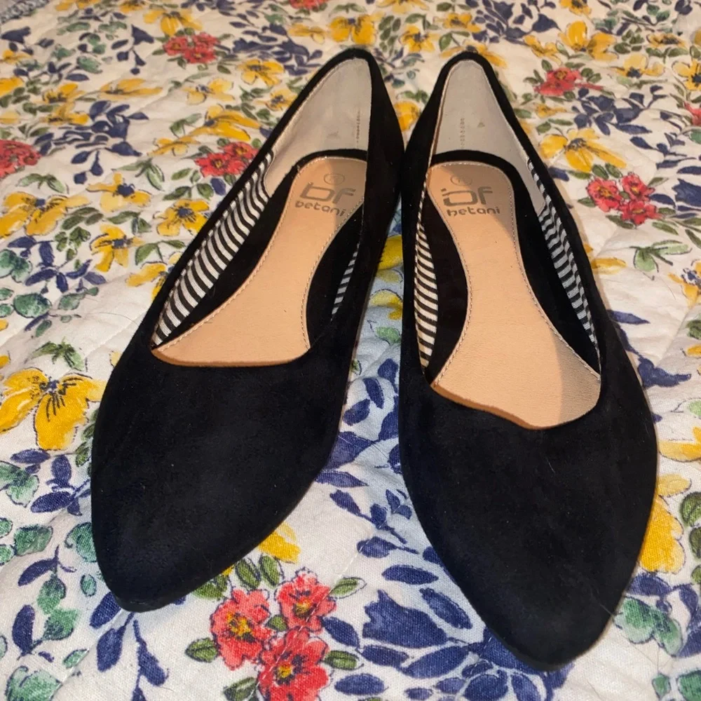 Women's Faux Suede Pointed-Toe Flats, sz 7.5
